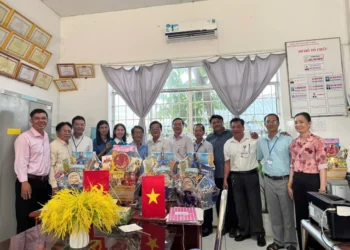 Trung tâm Y tế An Minh tổ chức thăm chúc tết viên chức và người lao động năm 2026