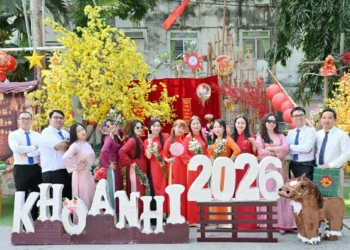 Trung tâm Y tế Châu Phú tổ chức Hội thi trang trí “Con đường Tết và cây mai” đón Xuân Bính Ngọ