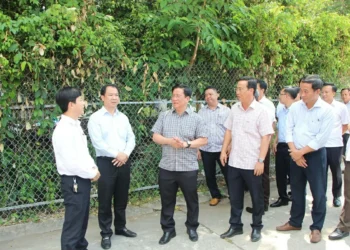 Chủ tịch UBND tỉnh An Giang Hồ Văn Mừng khảo sát Trung tâm Y tế Tịnh Biên