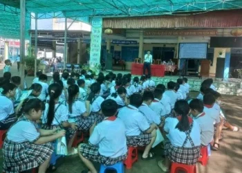 Trạm Y tế xã Long Điền truyền thông phòng, chống bệnh tật học đường