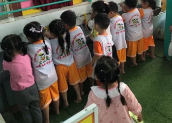 Trạm Y tế xã An Châu hướng dẫn phòng, chống bệnh tay chân miệng tại các trường mầm non, mẫu giáo