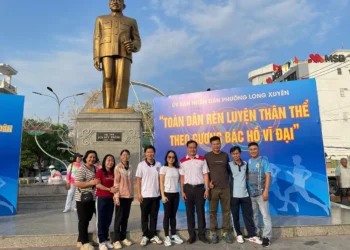 Trạm Y tế phường Long Xuyên hưởng ứng phong trào rèn luyện thể dục thể thao theo gương Bác Hồ