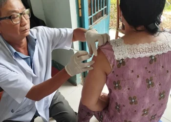Trạm Y tế Châu Phú tổ chức tiêm chủng mở rộng theo mô hình mới