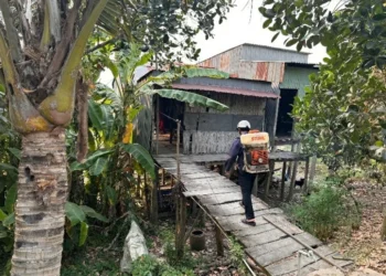 Trạm Y tế xã Đông Hòa tổ chức khám sức khoẻ định kỳ cho các em học sinh trường mầm non