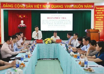 Trạm Y tế xã Đông Hòa tổ chức khám sức khoẻ định kỳ cho các em học sinh trường mầm non