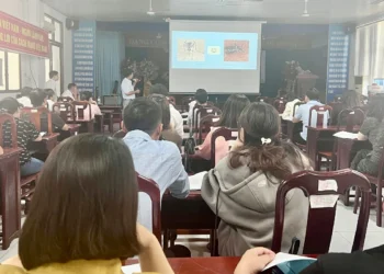 Tập huấn hướng dẫn giám sát và các quy trình xử lý véc tơ, sử dụng cơ bản máy phun ULV đeo vai, sử dụng hoá chất cho cán bộ trạm y tế