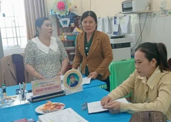 Trạm Y tế xã Tân Thạnh tăng cường phối hợp trường học trong công tác phòng, chống dịch bệnh