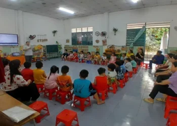 Trạm Y tế xã Vĩnh Thạnh Trung truyền thông bệnh sốt xuất huyết, tay chân miệng tại các trường học