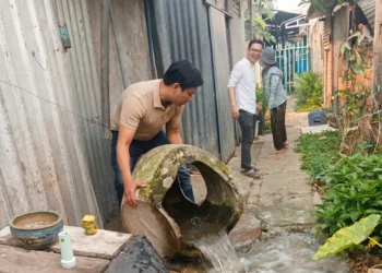 Trạm Y tế xã Thạnh Mỹ Tây xử lý ổ dịch sốt xuất huyết tại ấp Long Phú