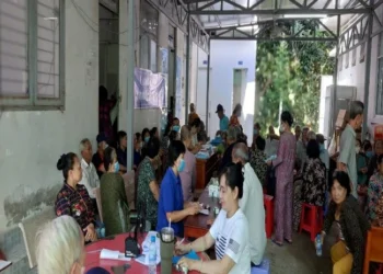 Cù lao giêng khám bệnh miễn phí và trao 60 phần quà cho người dân khó khăn