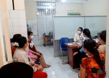 Trung tâm Y tế Phú Tân sinh hoạt lớp tiền sản