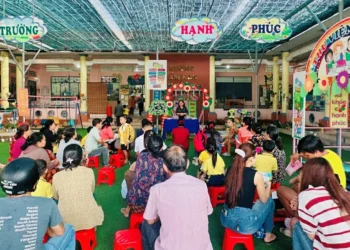 Trạm Y tế xã Chợ Vàm tuyên truyền bệnh tay chân miệng cho phụ huynh học sinh