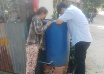 Trạm Y tế xã Vĩnh Gia ra quân chiến dịch diệt lăng quăng đợt I năm 2026