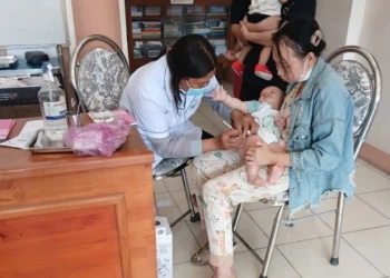 Kiên Lương – An Giang: Khám bệnh, phát thuốc miễn phí và tặng 400 suất quà cho người dân xã Hòa Điền