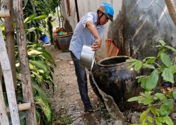 Trạm Y tế xã Ba Chúc xử lý ổ dịch sốt xuất huyết tại ấp Trung An