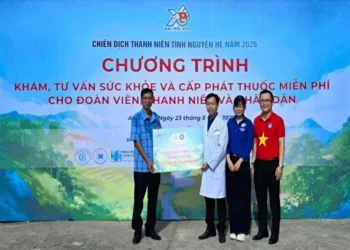 Khám, tư vấn sức khoẻ và cấp phát thuốc miễn phí cho 500 người dân xã Ba Chúc