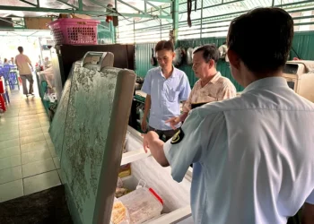 Phường Vĩnh Tế tăng cường kiểm tra an toàn thực phẩm trong tháng hành động năm 2026