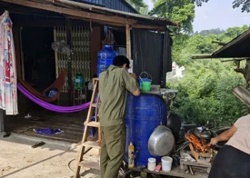 Trạm Y tế xã Vĩnh Hậu vệ sinh môi trường phòng bệnh sốt xuất huyết