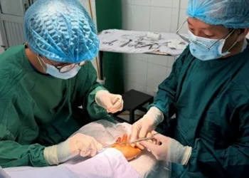 Chuyển giao ứng dụng kỹ thuật phẫu thuật điều trị hội chứng ống cổ tay tại Trung tâm Y tế Phú Tân