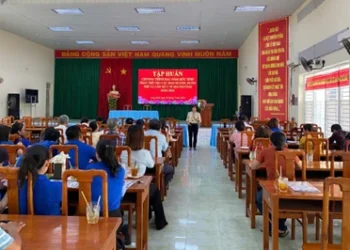 Tập huấn chương trình Bảo đảm mức sinh thay thế năm 2026 tại Trạm Y tế xã Long Điền