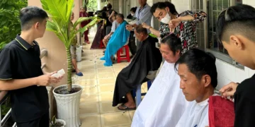Ấm áp những “Tay kéo từ thiện” tại Trung tâm Y tế An Minh