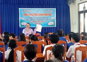 Trạm Y tế xã Phú An phối hợp truyền thông sức khỏe sinh sản, sức khỏe tình dục vị thành niên – thanh niên