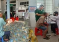 Trạm Y tế xã Ngọc Chúc phối hợp tổ chức khám mắt cho người dân trên địa bàn
