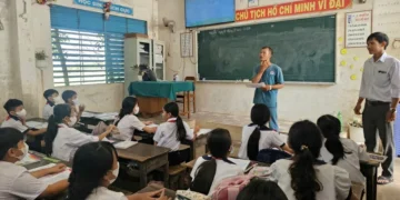 Trạm Y tế xã Châu Phú truyền thông phòng, chống bệnh quai bị tại Trường Tiểu học A Bình Phú