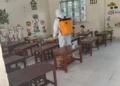 Trạm Y tế xã Thạnh Đông phối hợp với trường Mẫu Giáo Thạnh Đông phun hóa chất trong toàn khuôn viên trường