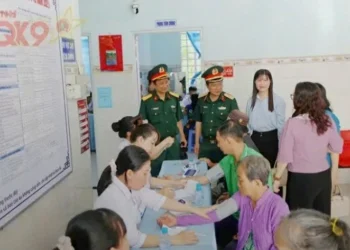 Đoàn Y, Bác sĩ Bệnh viện Quân y 121 và đại học Y Dược Cần Thơ khám bệnh miễn phí tại xã Mỹ Đức
