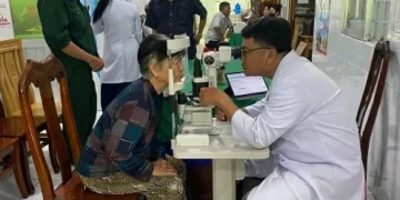 Xã Tây Yên tổ chức khám, tư vấn điều trị các bệnh lý về mắt và cấp phát thuốc miễn phí cho người dân