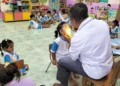 Trạm Y tế xã Tri Tôn khám sức khoẻ định kỳ cho học sinh