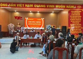 Trường Đại học Y Dược Thành phố Hồ Chí Minh khám chữa bệnh và cấp thuốc miễn phí tại xã Tân Thạnh
