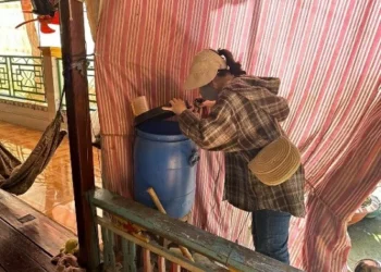 Trạm Y tế xã Phú Hữu thực hiện chiến dịch vệ sinh môi trường phòng, chống sốt xuất huyết