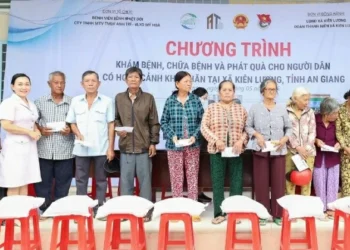 Kiên Lương – An Giang: Hơn 400 người dân có hoàn cảnh khó khăn được khám bệnh, cấp thuốc miễn phí và tặng quà