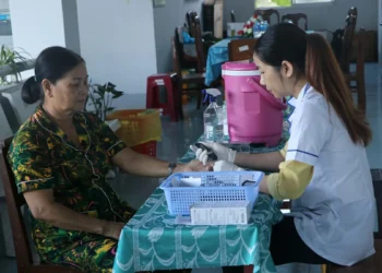 Quan tâm chăm sóc sức khỏe toàn diện cho người cao tuổi