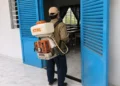 Trạm Y tế xã Thạnh Mỹ Tây: Phun thuốc khử khuẩn phục vụ cho kỳ thi tuyển sinh lớp 10 và tốt nghiệp THPT