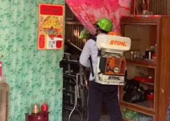 Trạm Y tế phường Tô Châu xử lý ổ dịch sốt xuất huyết tại ấp Ngã Tư