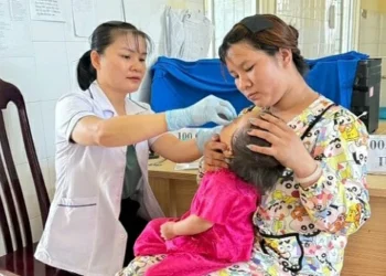 Trạm Y tế xã Hòn Đất: Sôi nổi Chiến dịch bổ sung Vitamin A và cân trẻ đợt I năm 2026