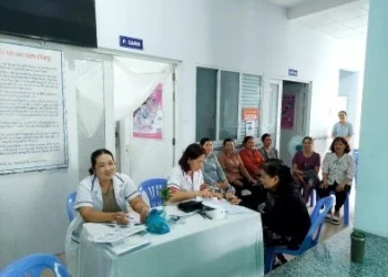 Chiến dịch khám sàng lọc tầm soát ung thư cổ tử cung tại phường Bình Đức