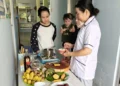 Trạm Y tế xã An Châu hướng dẫn cách nấu cháo dinh dưỡng cho trẻ ăn dặm