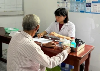 Khám sàng lọc phát hiện sớm bệnh tăng huyết áp, đái tháo đường cho người dân xã An Phú