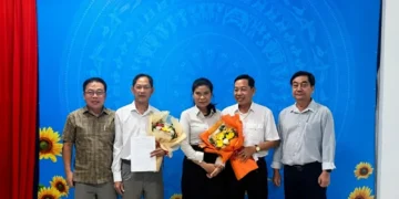 Trung tâm Kiểm soát bệnh tật tỉnh An Giang Trao Quyết định nghỉ hưu đối với 02 viên chức Khoa Kiểm dịch Y tế Quốc tế