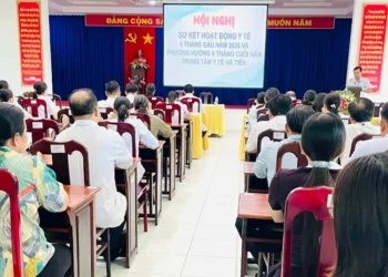 Trung tâm Y tế Hà Tiên tổ chức hội nghị sơ kết hoạt động y tế 6 tháng đầu năm và triển khai phương hướng, nhiệm vụ 6 tháng cuối năm 2026
