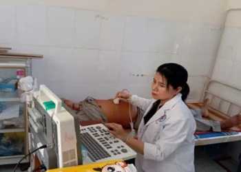 Khám sức khỏe miễn phí cho người cao tuổi xã Bình Mỹ