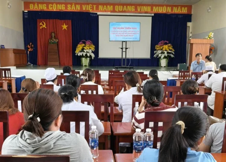 Trung tâm Y tế Tri Tôn: Tập huấn triển khai chiến dịch rà soát, làm sạch và xây dựng dữ liệu Sổ sức khỏe điện tử trên VNeID