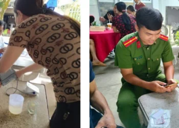 Xã Cù Lao Giêng ra quân hướng dẫn cài đặt Sổ sức khỏe điện tử và khám điều trị miễn phí cho người dân