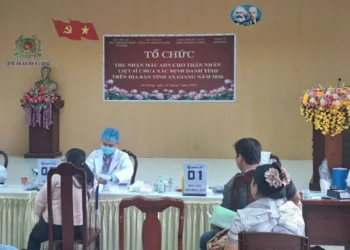 Khám bệnh, cấp thuốc miễn phí cho 200 người dân xã Phú Tân