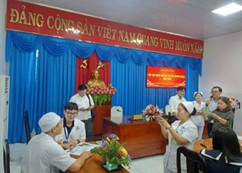 Tập huấn thiết kế tài liệu truyền thông bằng ứng dụng AI tại Trung tâm Y tế Châu Phú