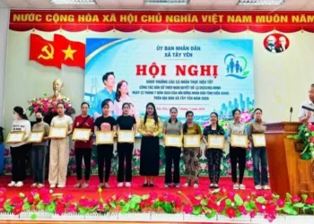 Xã Tây Yên: Hội nghị khen thưởng các cá nhân thực hiện tốt công tác dân số